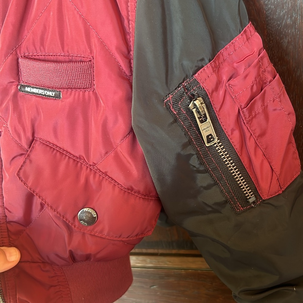 Members Only burgundy bomber jacket - Picture 3 of 8